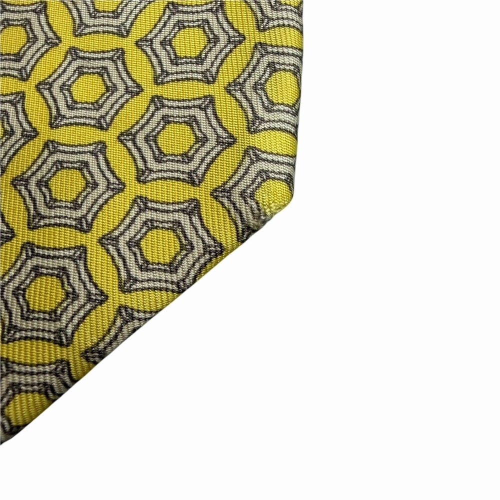 Hermes Men's Tie Geometric Hexagons Yellow Silk 7545 SA 3.75" (W) x 60" (L) guc - Picture 4 of 7